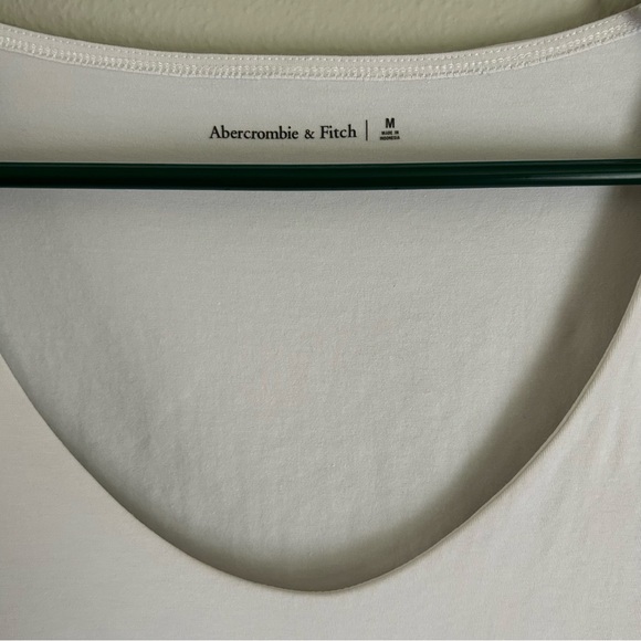 Women’s Abercrombie & Fitch Scoop Neck T-Shirt - Picture 2 of 4